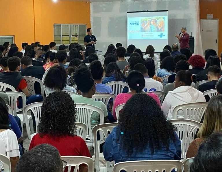Camacã: Prefeitura e SEBRAE realizam palestra sobre como atender melhor o cliente e recebe um grande público